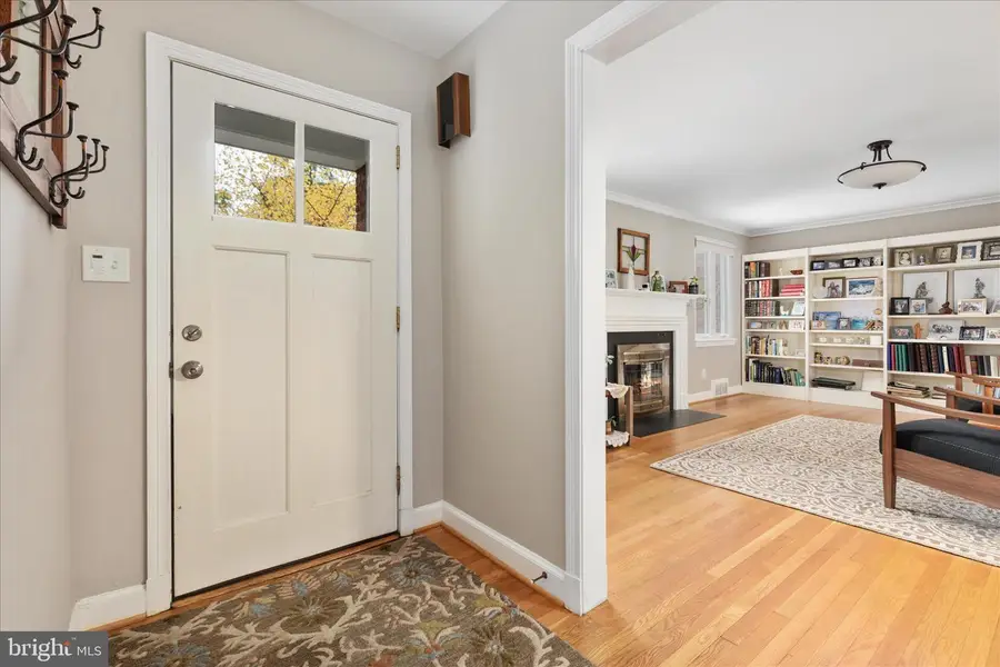 3122 Worthington Cir, Falls Church, VA 22044 - Image #3