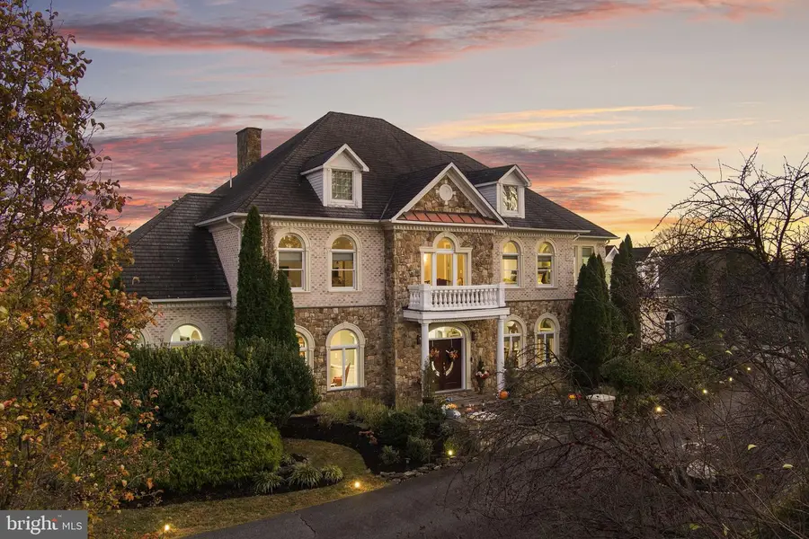 627 Walker Rd, Great Falls, VA 22066 - Image #2