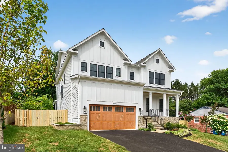 613 Blackstone Ter Nw, Vienna, VA 22180 - Image #2