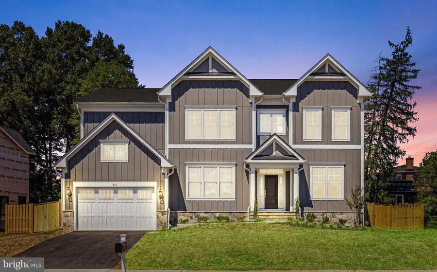 8902 Higdon Dr, Vienna, VA 22182 - Image #2