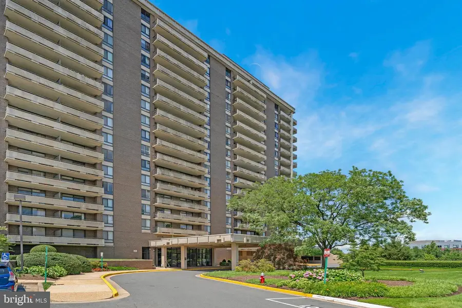 1800 Old Meadow Rd #302, McLean, VA 22102 - Image #2