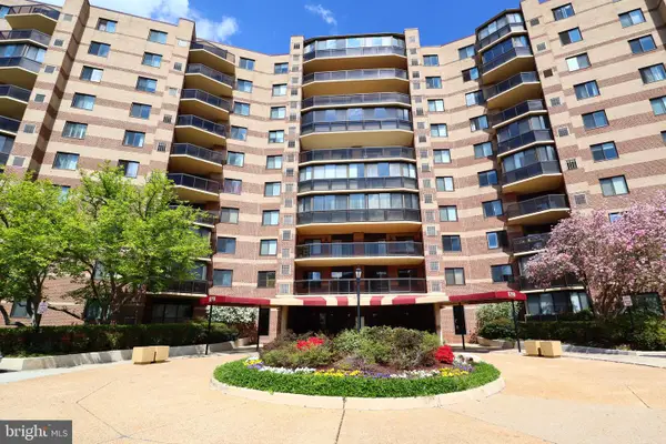 8350 Greensboro Dr #807, MCLEAN, VA 22102