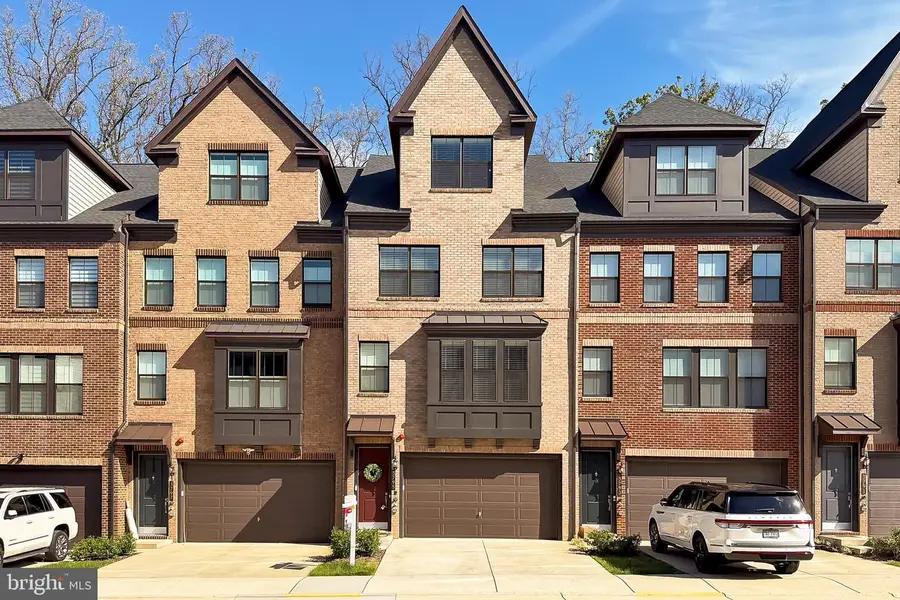 3795 Rainier Dr, Fair Oaks, VA 22033 - Image #2