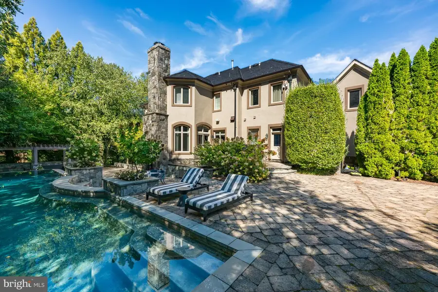 8305 Fox Haven Dr, McLean, VA 22102 - Image #3