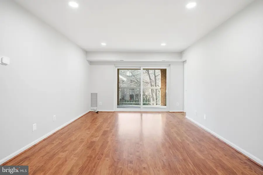 5902 Cove Landing Rd #202, Burke, VA 22015 - Image #3