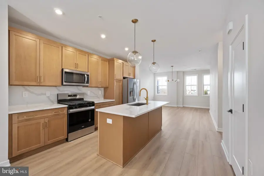 14377 Glen Manor Dr, Chantilly, VA 20151 - Image #2