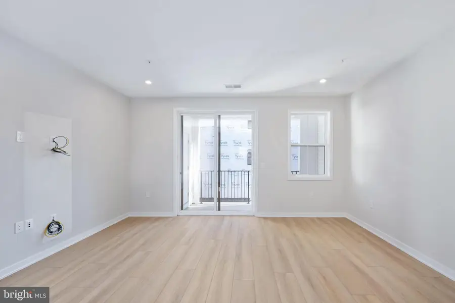 14377 Glen Manor Dr, Chantilly, VA 20151 - Image #3