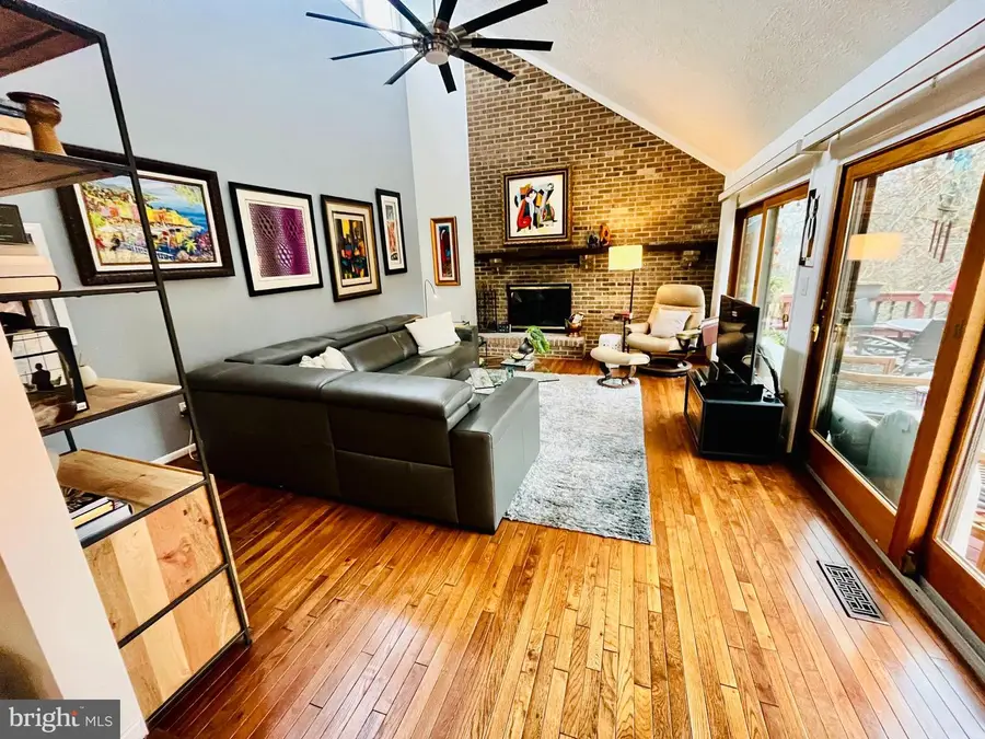 10906 Miller Rd, Oakton, VA 22124 - Image #3