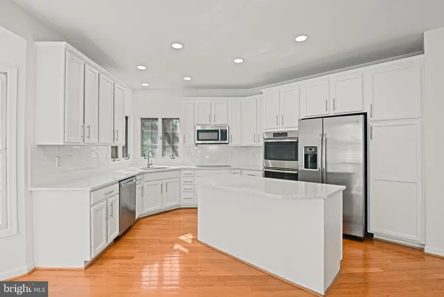 9927 Miles Stone Ct, Vienna, VA 22181 - Image #3