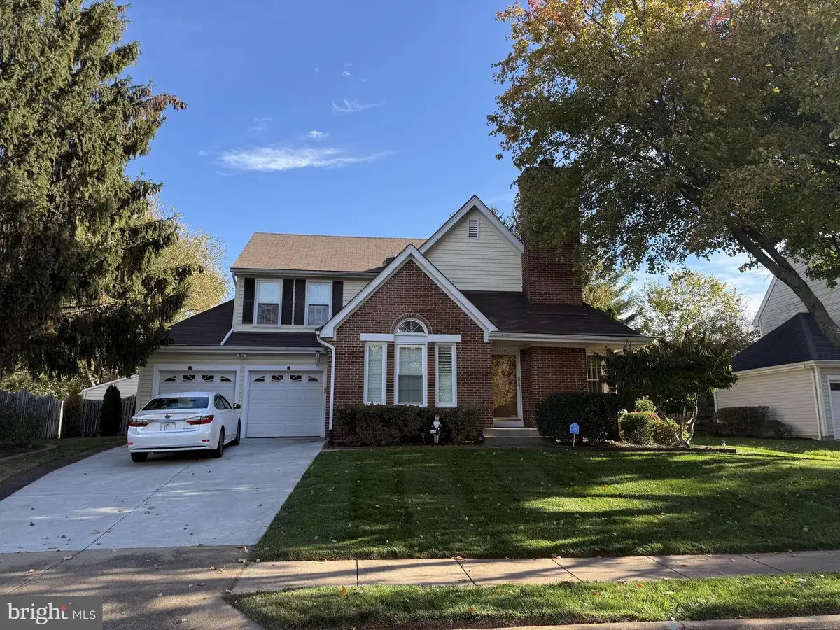 3245 Kinross Cir, Herndon, VA 20171 - Image #1
