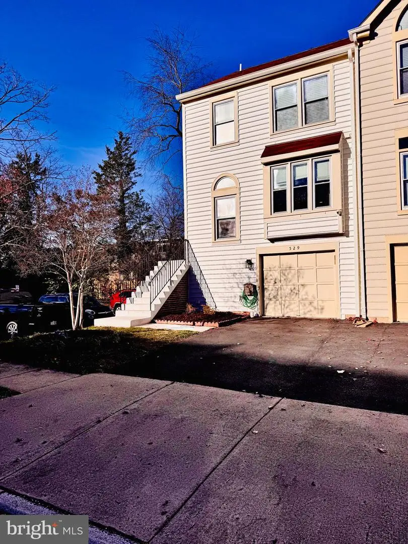 529 Dakota Dr, Herndon, VA 20170 - Image #2