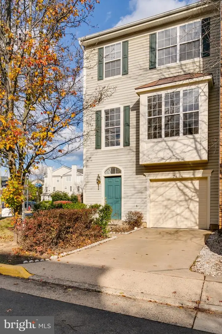 2466 Clover Field Cir, Herndon, VA 20171 - Image #3