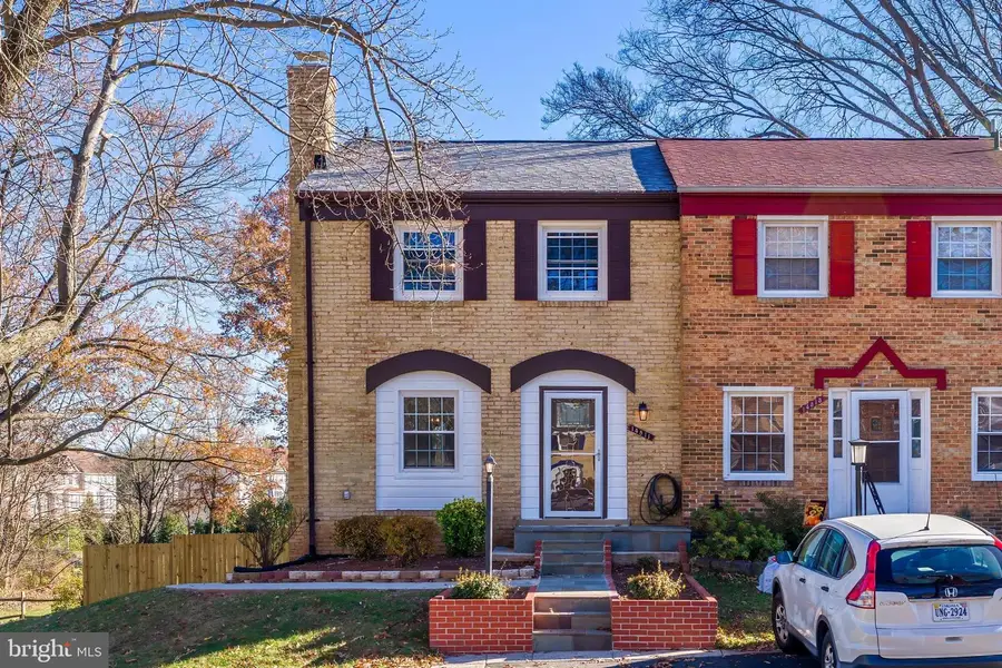 14811 Palmerston Sq, Centreville, VA 20120 - Image #2