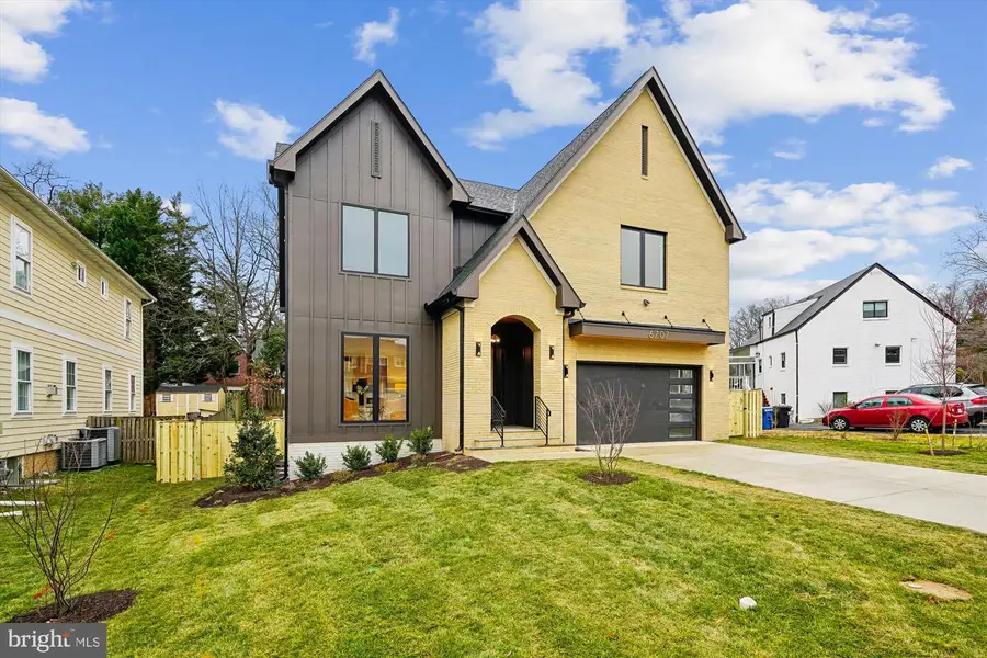 6707 Hallwood Ave, Falls Church, VA 22046 - Image #2