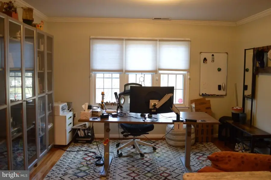 913 Moorefield Hill Grv Sw, Vienna, VA 22180 - Image #3