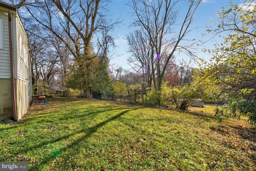 410 Dove Cir Sw, Vienna, VA 22180 - Image #3