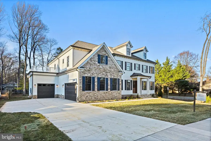 352 Ayr Hill Ave Ne, Vienna, VA 22180 - Image #2