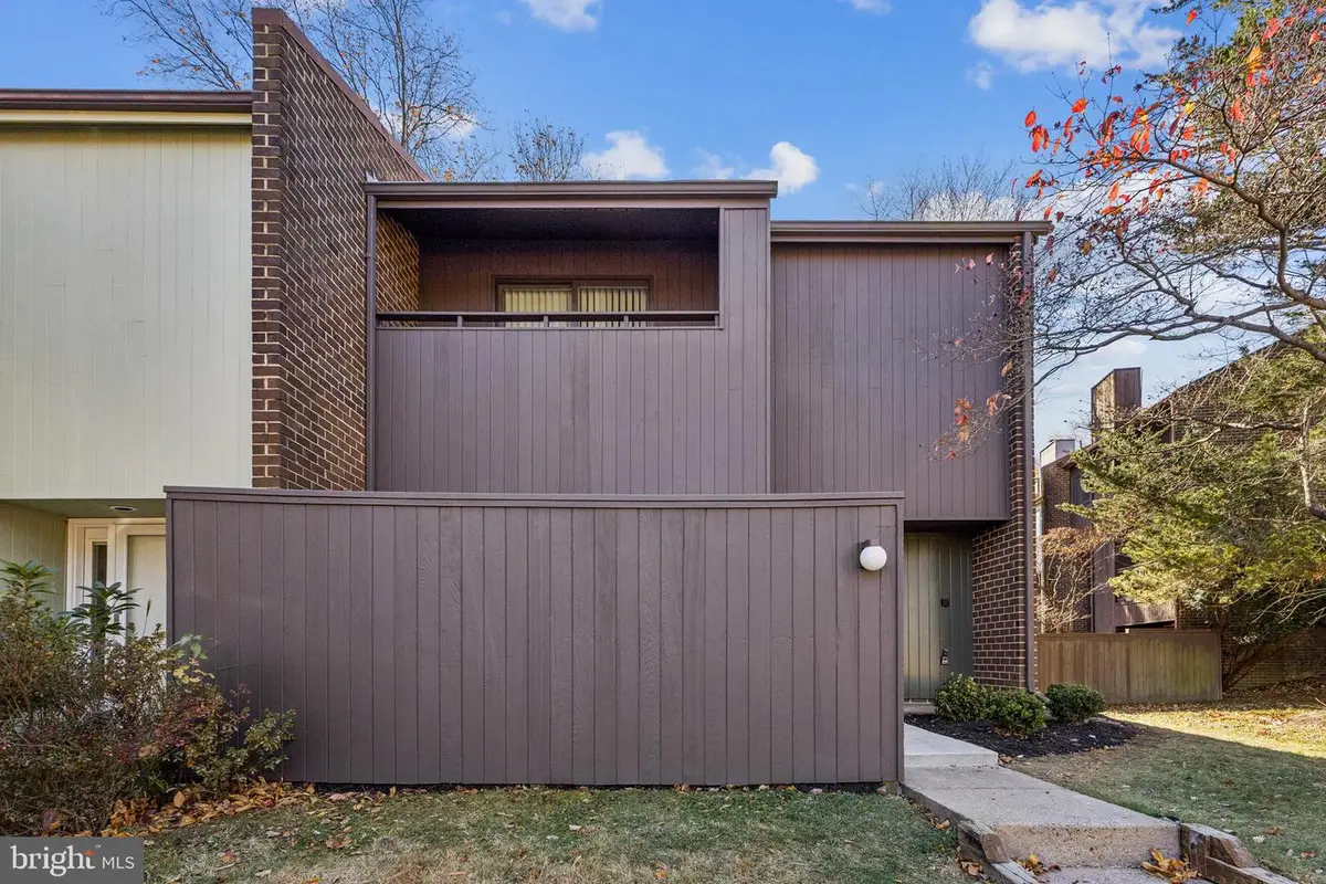 2015 Wethersfield Ct, Reston, VA 20191 - Image #1