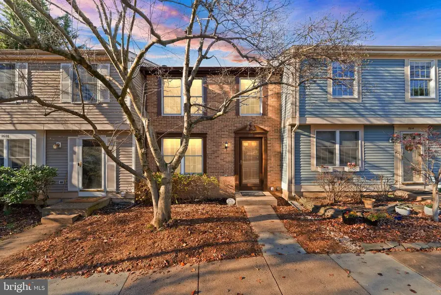 1616 Barnstead Dr, Reston, VA 20194 - Image #2