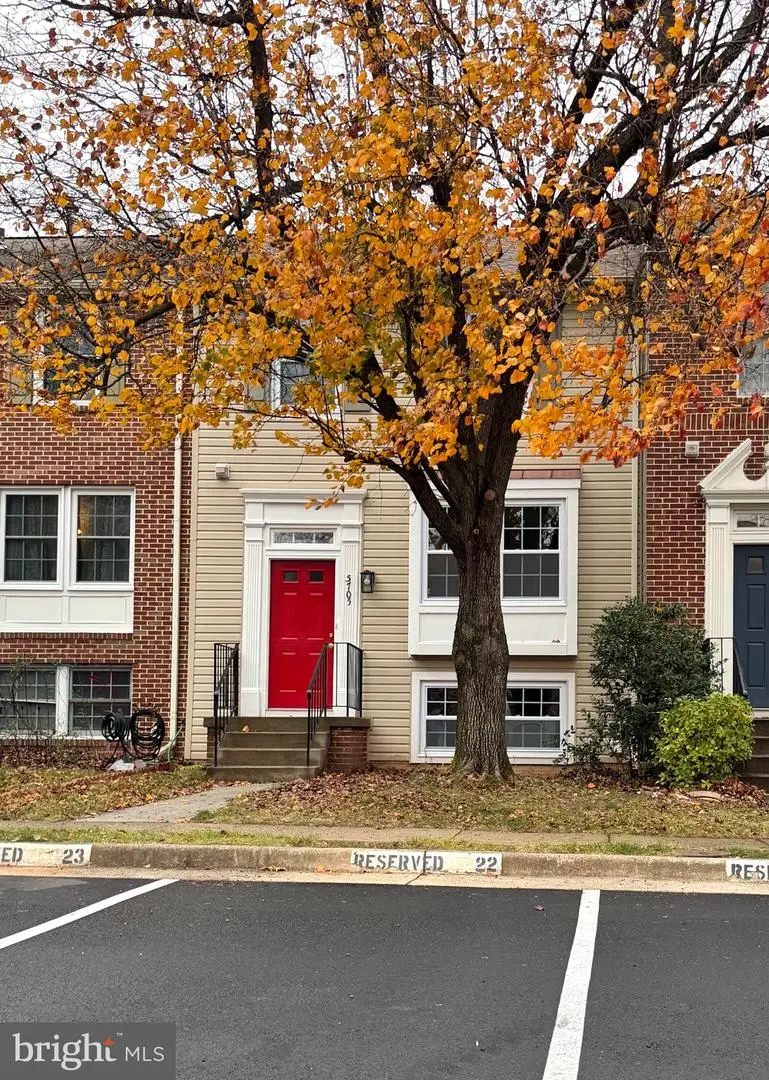 5705 Croatan Ct, Centreville, VA 20120 - Image #2