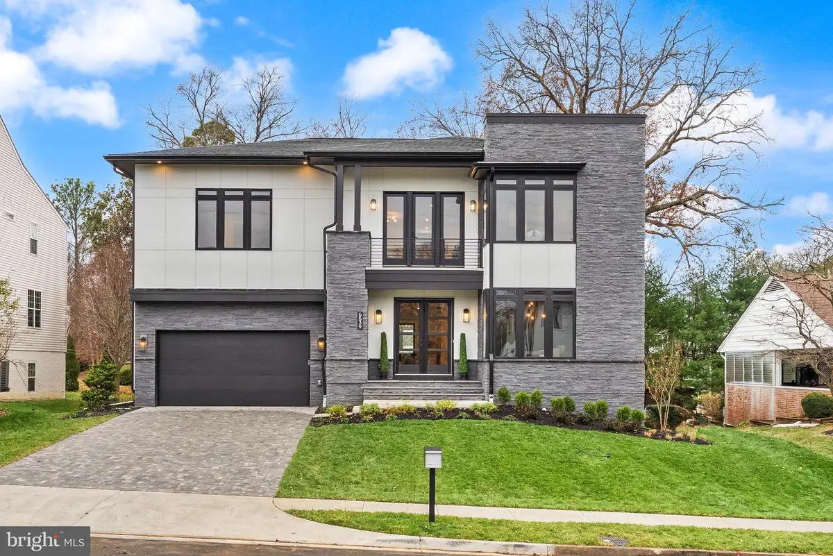 6539 Fairlawn Dr, McLean, VA 22101 - Image #1