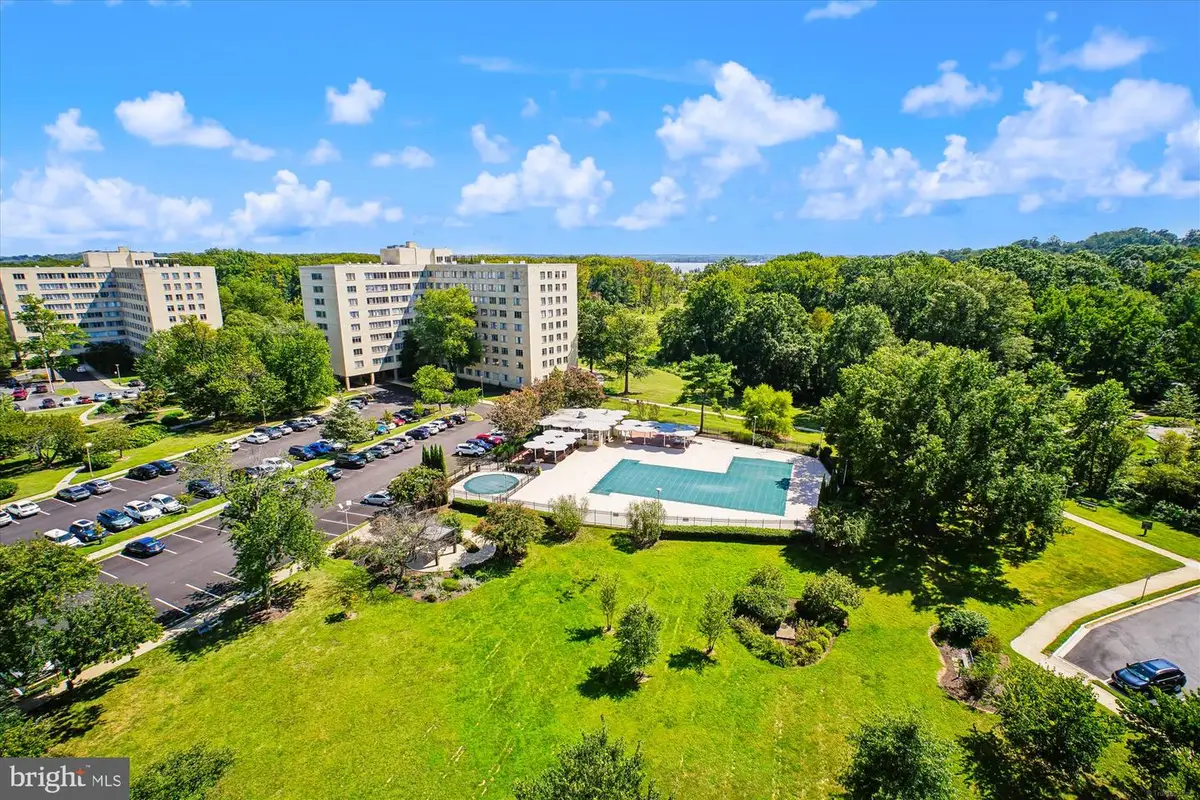 6641 Wakefield Dr #613, Alexandria, VA 22307 - Image #1