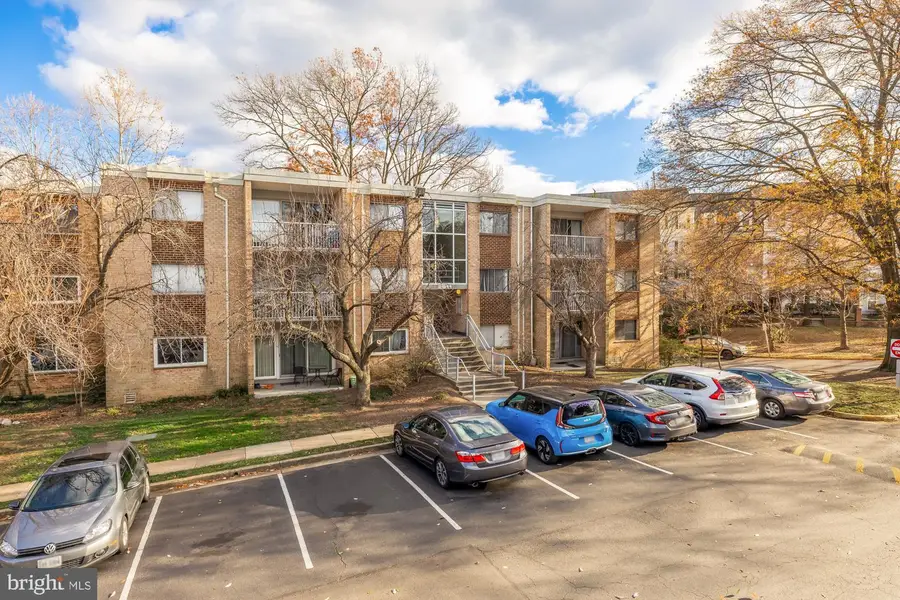 2911 Charing Cross Rd #16, Falls Church, VA 22042 - Image #2