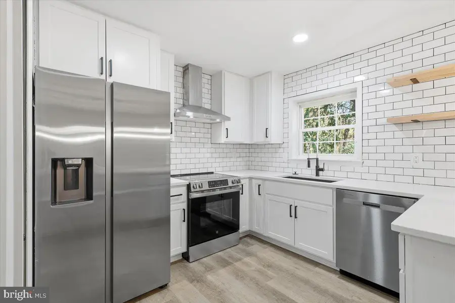 5714 Mason Bluff Dr, Burke, VA 22015 - Image #3