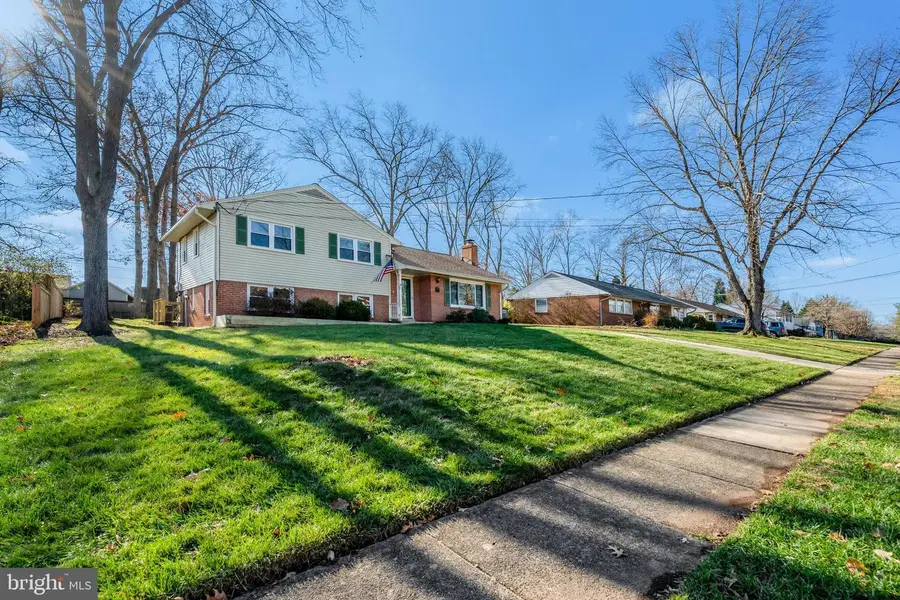 15005 Ponderlay Dr, Centreville, VA 20120 - Image #2