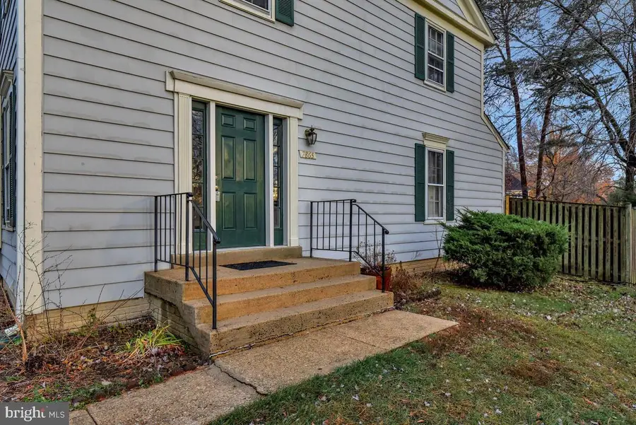 7865 Parthian Ct, Springfield, VA 22153 - Image #2