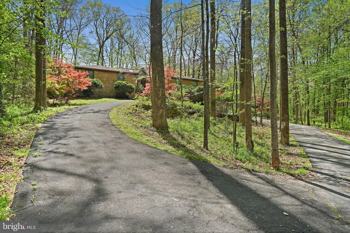 951 Captain Hickory Dr, Great Falls, VA 22066 - #1