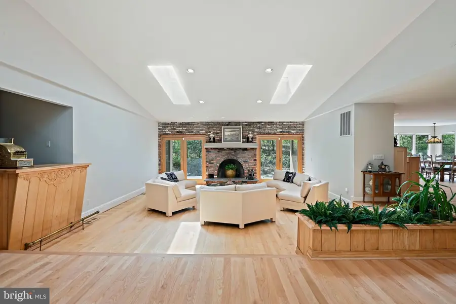 951 Captain Hickory Dr, Great Falls, VA 22066 - #3