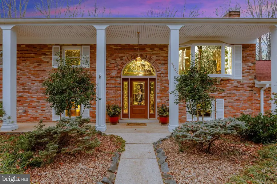 5300 Summit Dr, Fairfax, VA 22030 - Image #2