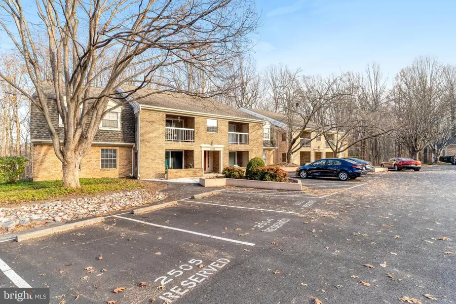 5825 Cove Landing Rd #101, Burke, VA 22015 - Image #2
