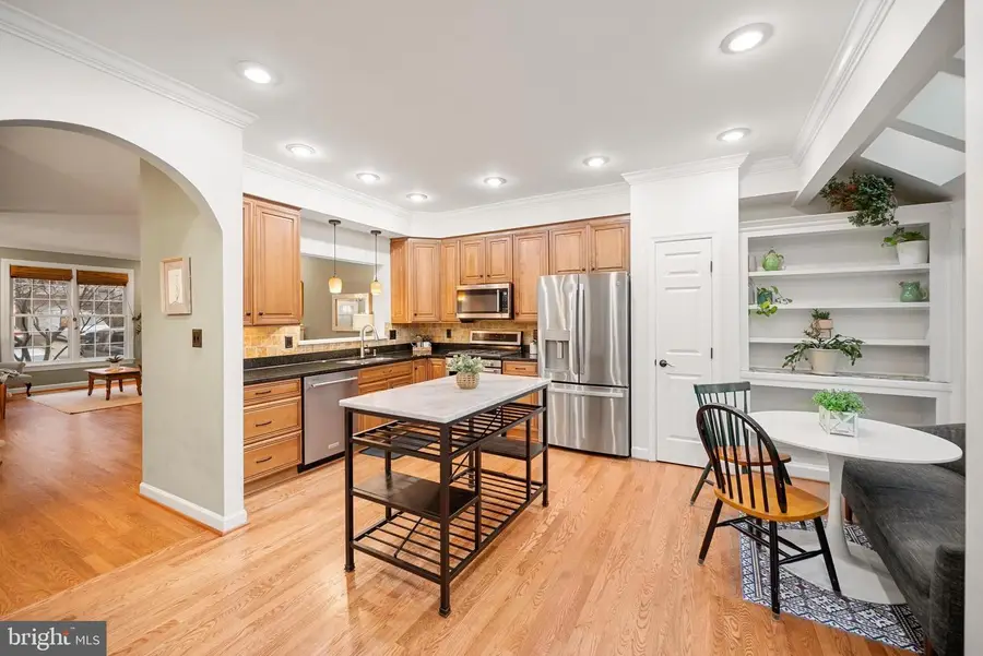 3721 Huntley Meadows Ln, Alexandria, VA 22306 - Image #2