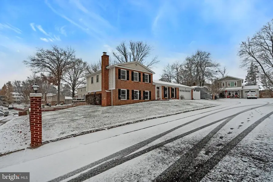 1828 Saint Roman Dr, Vienna, VA 22182 - Image #2