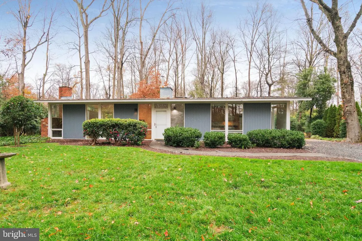 2406 Brentwood Pl, Alexandria, VA 22306 - Image #1