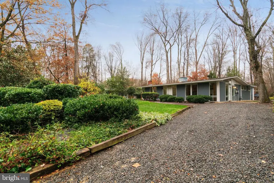 2406 Brentwood Pl, Alexandria, VA 22306 - Image #3