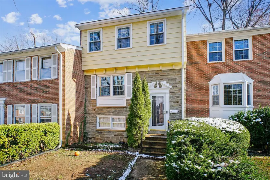 8332 Glastonbury Ct, Annandale, VA 22003 - Image #2