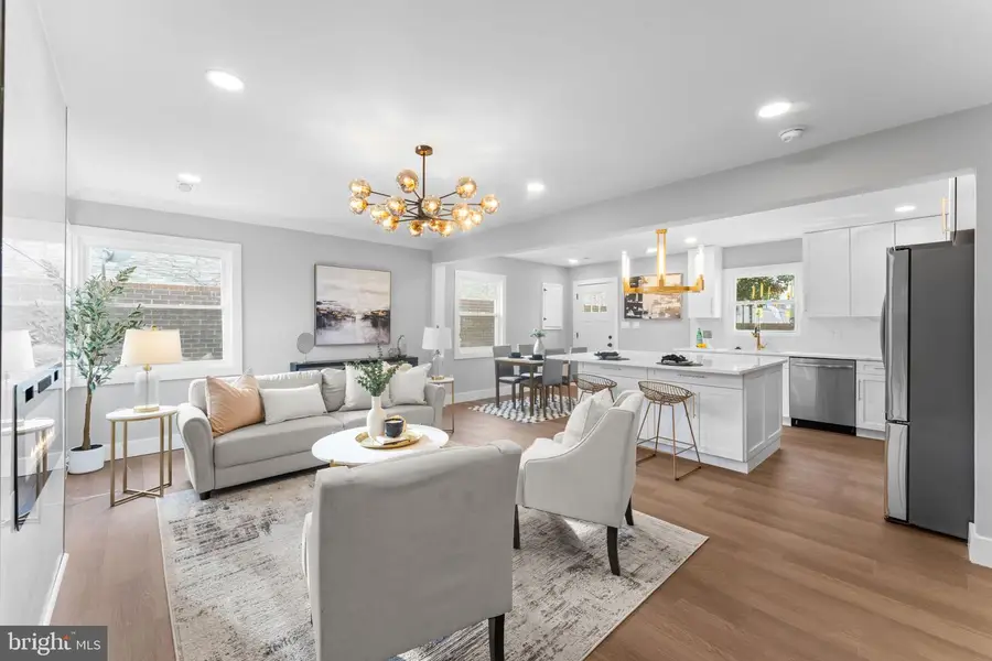 6402 Pioneer Dr, Springfield, VA 22150 - Image #2