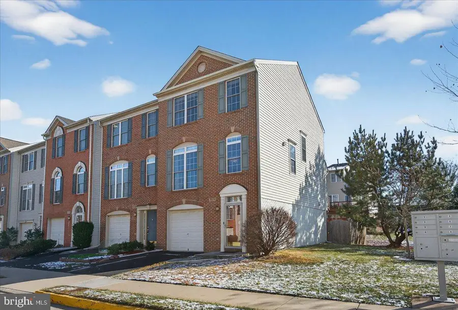 5213 Prairie Willow Ln, Centreville, VA 20120 - Image #2
