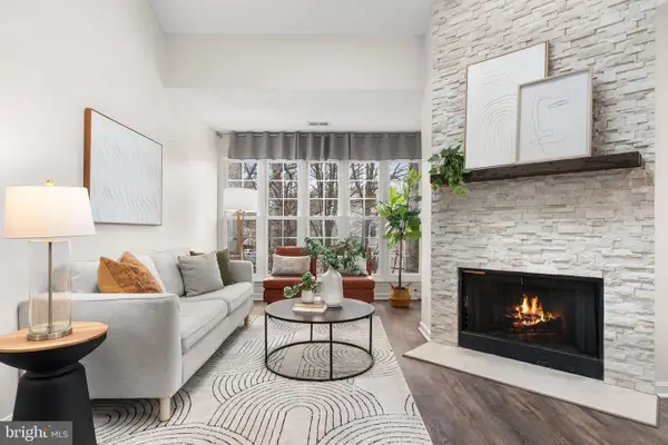 12014 Golf Ridge Ct #302, FAIRFAX, VA 22033