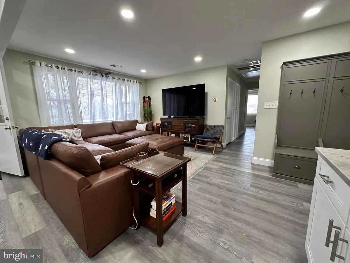 6305 Hillview Ave, Alexandria, VA 22310 - Image #1