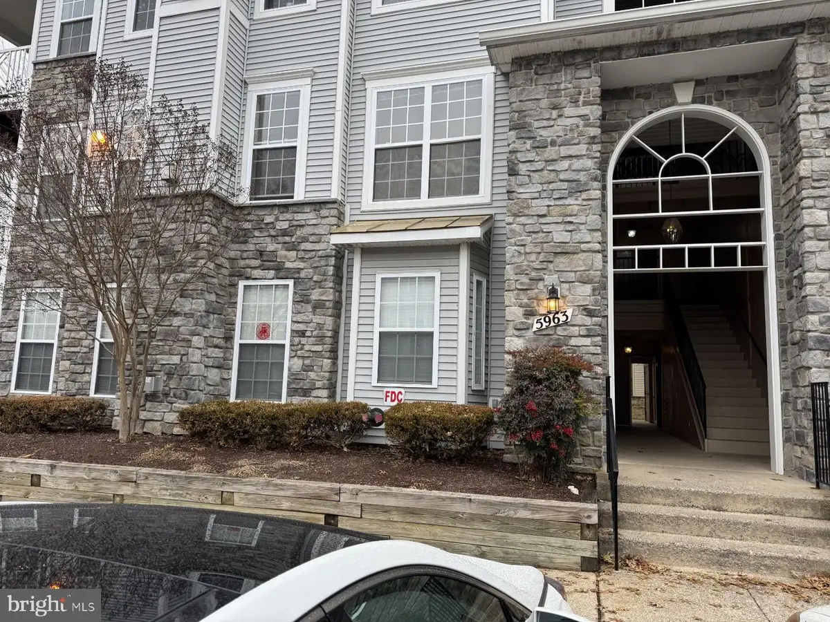 5963 Founders Hill Dr #201, Alexandria, VA 22310 - Image #1
