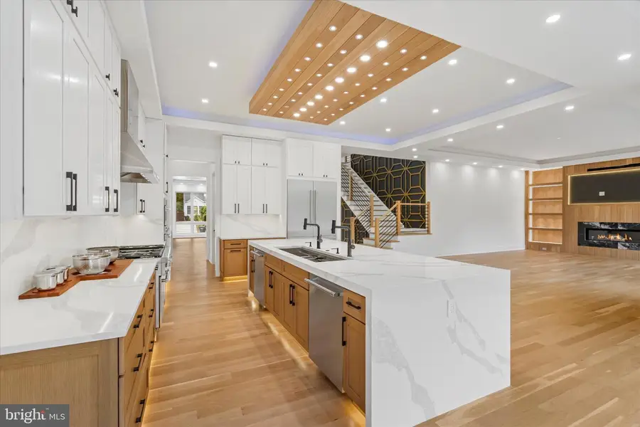 1832 Pimmit Dr, Falls Church, VA 22043 - Image #2