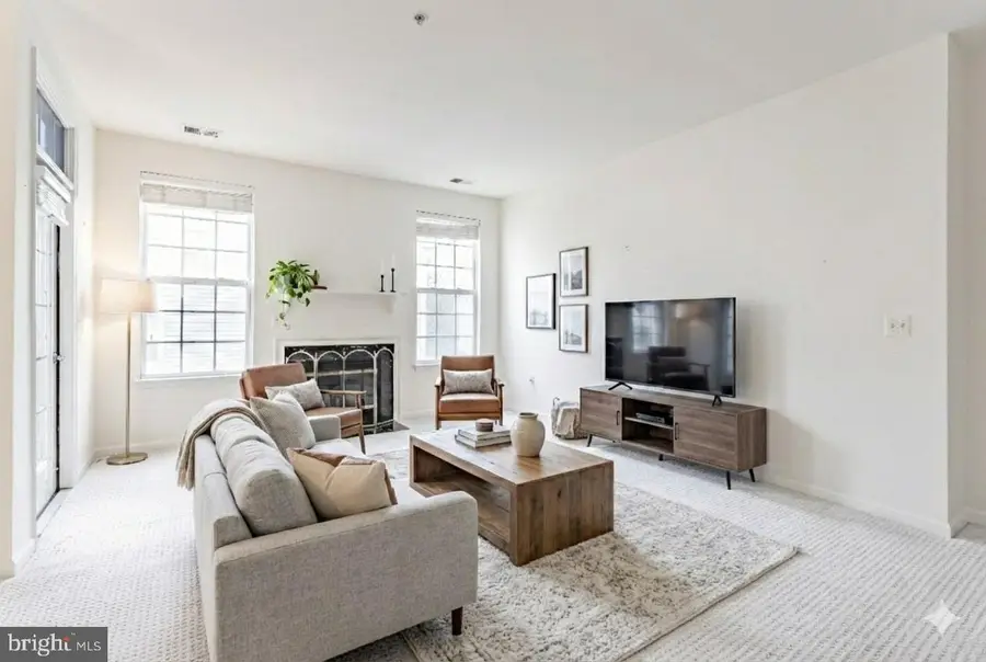 11575 Cavalier Landing Ct #301, Fairfax, VA 22030 - Image #3