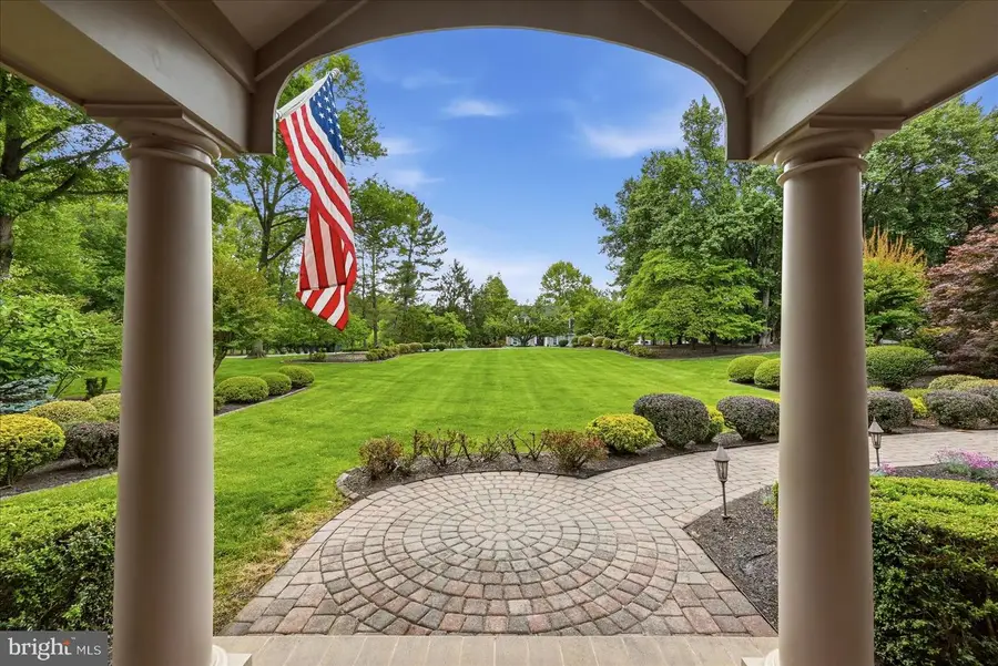 10105 Walker Lake Dr, Great Falls, VA 22066 - #2
