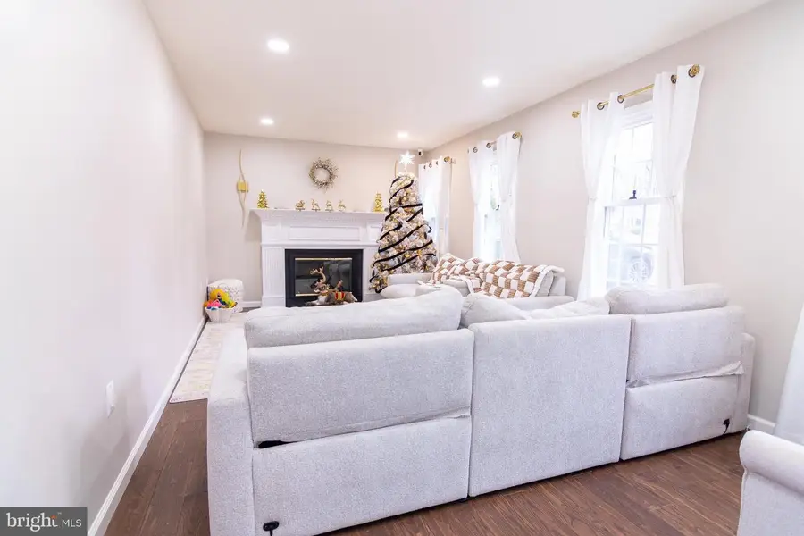 2323 Rosedown Dr, Reston, VA 20191 - Image #2