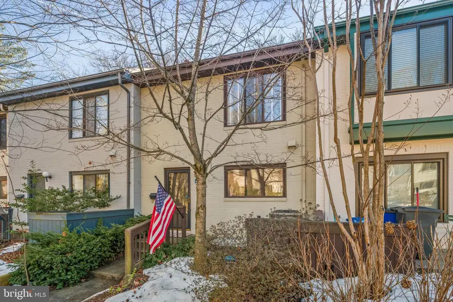 2046 Golf Course Dr, Reston, VA 20191 - #2