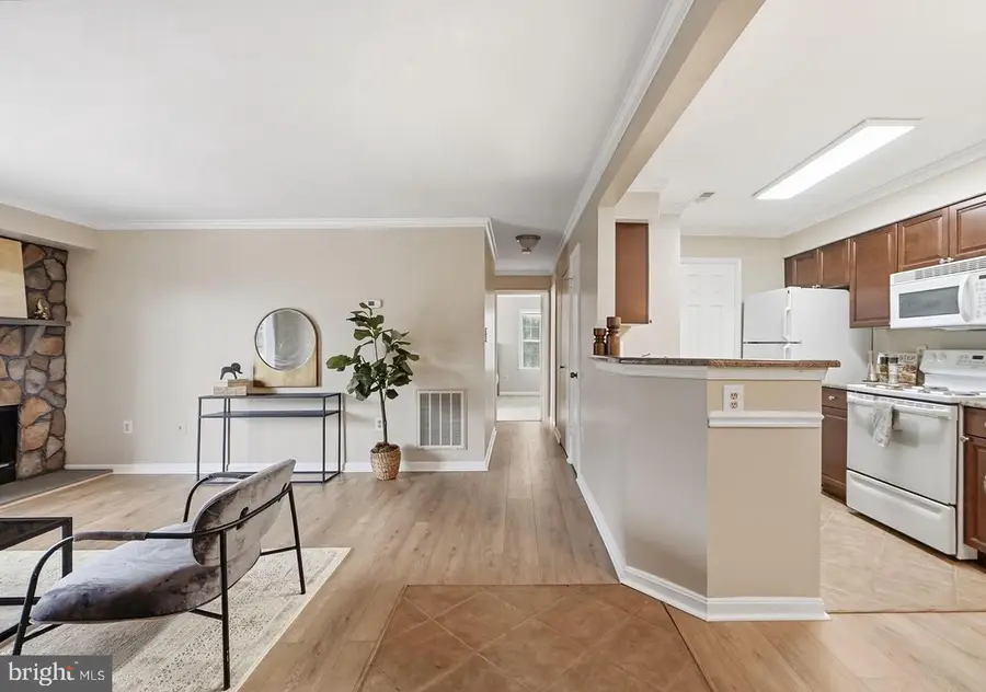 6917 Victoria Dr #e, Alexandria, VA 22310 - Image #2